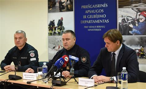 Policijos ir gelbėjimo tarnybų darbas autoįvykio vietoje