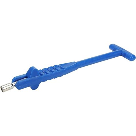 Specialus plastikinis įrankis saugikliui išimti