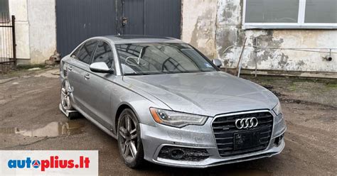 Sudegęs automobilis „Audi A6 Quattro“ ir apvirtęs GMP automobilis „VW Crafter“ po susidūrimo magistralėje