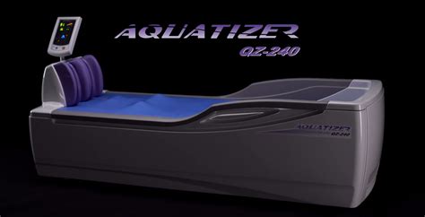 Schematiškas AQUATIZER QZ-240 lovos pjūvis su pažymėtais 4 vandens purkštukais ir vandens cirkuliacija