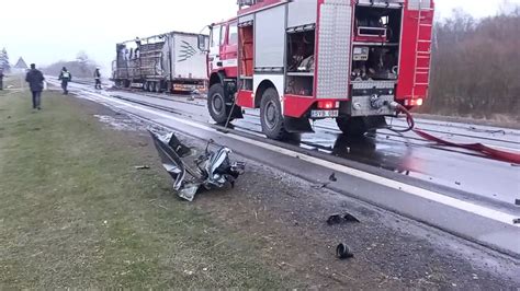 Sunkvežimių avarija Vokietijos greitkelyje su dideliu gaisru ir dūmais