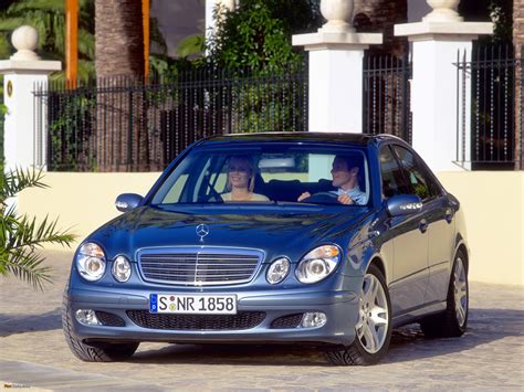 Mercedes-Benz E 270 CDI (W211) automobilio eksterjero ir interjero vaizdai
