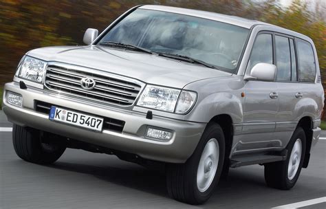 Toyota Land Cruiser 100 serijos nuotrauka