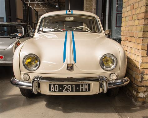 Nuotrauka: Restauruojamas klasikinis automobilis