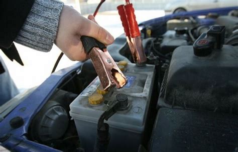 Srovės tėkmės per automobilio akumuliatorių diagrama
