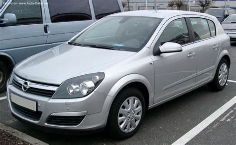 Opel Astra H salonas