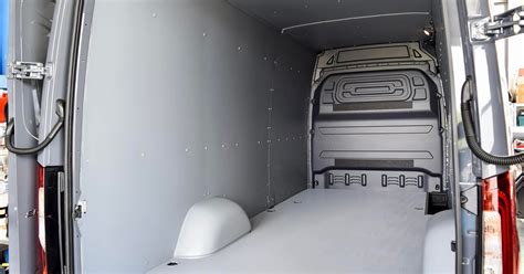 Schema, iliustruojanti skirtingus Peugeot Expert kėbulo ilgius ir krovinių skyriaus tūrius