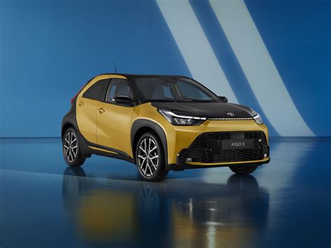 Toyota Aygo X dizaino iliustracija su X formos elementais