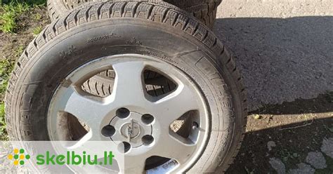 Teminė nuotrauka su automobilio ratlankiais