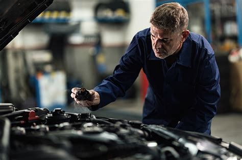 Pavyzdys, kaip prižiūrėti automobilių keltuvo hidraulinę sistemą