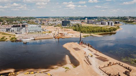 Jūrmalos paplūdimys ir pagrindinės Jomas gatvės architektūra