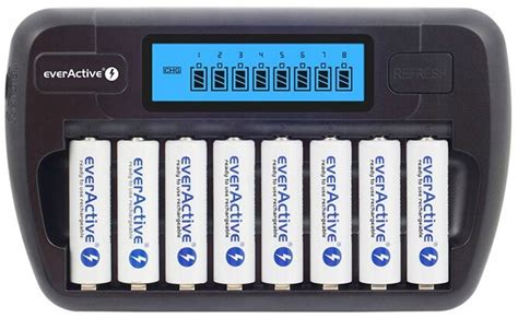 Lentelė su AA baterijų tipais ir jų žymėjimais pagal IEC ir ANSI standartus
