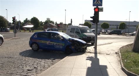 Sudaužytas vairavimo mokyklos automobilis Marijampolėje po avarijos