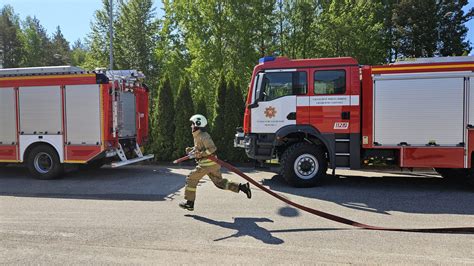 infografika su statistika apie ugniagesių gelbėtojų įvykius autoavarijose per 5 metus