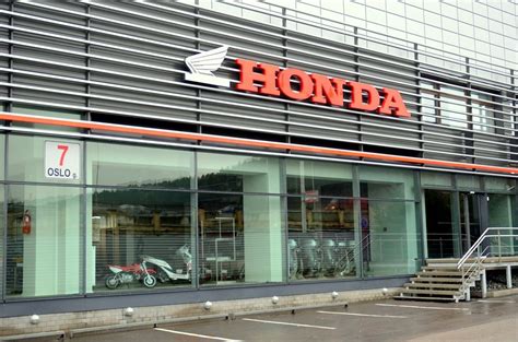 Honda salonas Lietuvoje - vaizdas iš išorės