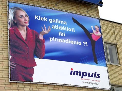 Pavyzdinė reklaminio tento vizualizacija ant transporto priemonės ar pastato fasado