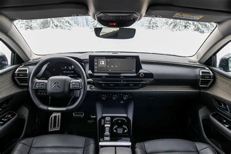 Citroën C5 X Hybrid interjero vaizdas su valdikliais