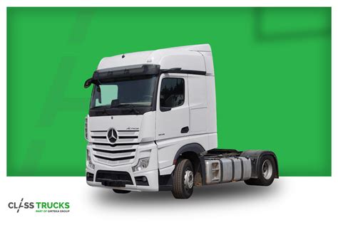 „Mercedes-Benz Actros BigSpace“ kabinos interjero vaizdas su lygiomis grindimis