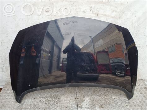 Schematinis Opel Astra J variklio skyriaus vaizdas su pažymėtais pagrindiniais komponentais