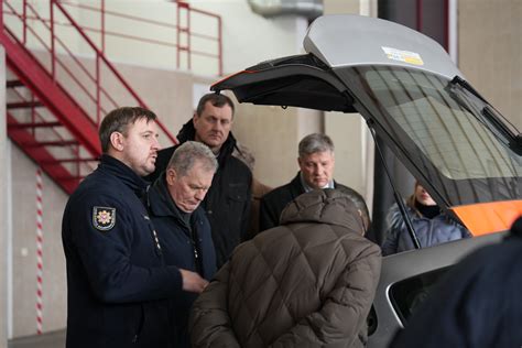 Valstybinio ugniagesių gelbėtojų nuotrauka prie avarijos vietos