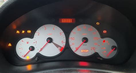 Opel Vectra B prietaisų skydelio interjero nuotrauka