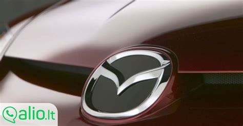 Pavyzdinė Mazda priekinė emblema ant automobilio grotelių