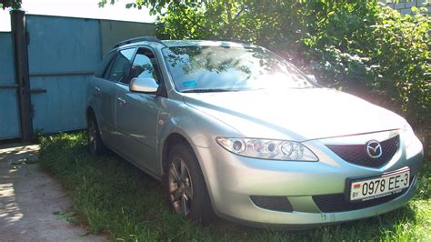 Mazda 6 (2003 m.) sedano priekio vaizdas su logotipu