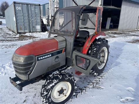 Yanmar traktorius dirbantis lauke arba naudotas Yanmar variklis