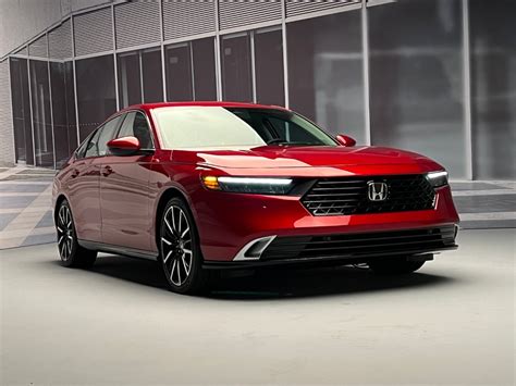 Honda Accord 2023 m. saugiklių dėžės variklio skyriuje ir salone nuotrauka