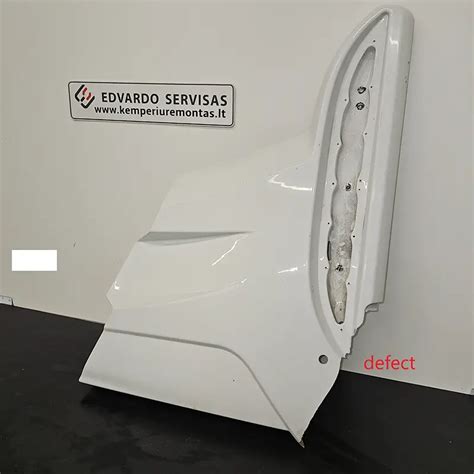 Nuotrauka: Naujas galinio bamperio kampas su integruota lempa, paruoštas montavimui ir dažymui