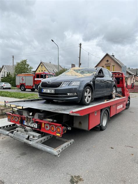 evakuatorius veža automobilį