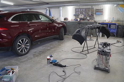 Teminė nuotrauka: autoserviso interjeras arba automobilio remontas