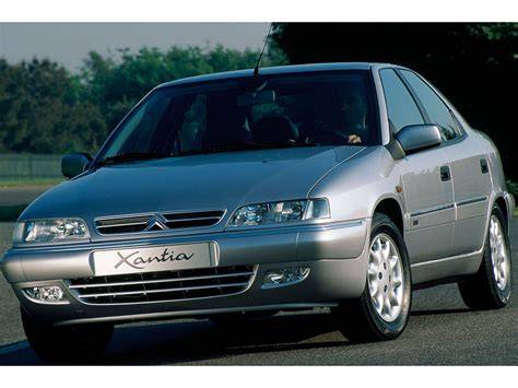 Citroen Xantia salono nuotrauka su patogiomis sėdynėmis