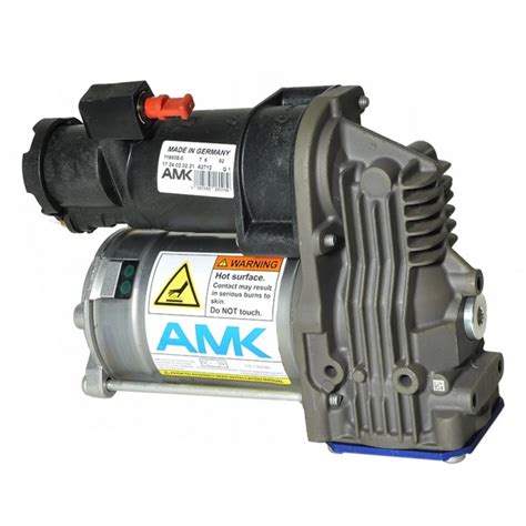 ATB serviso specialistai atlieka kompresoriaus diagnostiką su profesionalia įranga