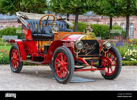Tematinė nuotrauka: senovinis Opel automobilis „Doktorwagen“ arba „Laubfrosch“