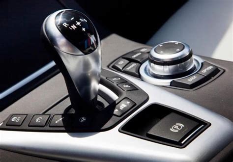 Vizualizacija: nuotrauka arba eskizas, vaizduojantis sukurtą mokomąją priemonę su BMW pavarų dėže