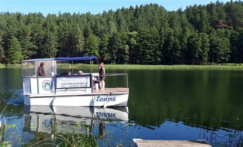 Motorinis pramoginis laivas plaukiantis Lietuvoje