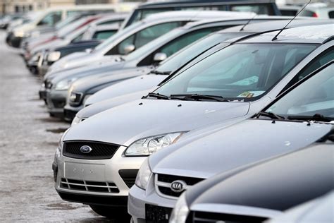 Infografika: automobilių pirkėjų elgesio modeliai ir įtakojantys veiksniai