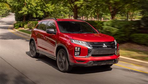 Teminis Mitsubishi Outlander šeimos SUV nuotrauka